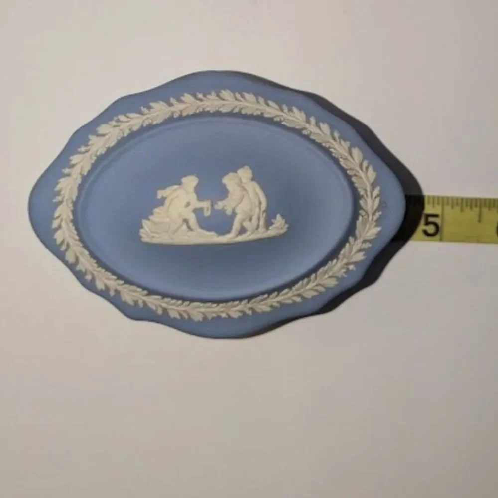 Vintage 1961 Wedgwood Blue Jasperware Oval Lidded Trinket Pin Dish Cherubs Engla